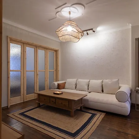 Stylish Retreat In Appartement